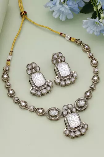 White color kundan necklace set