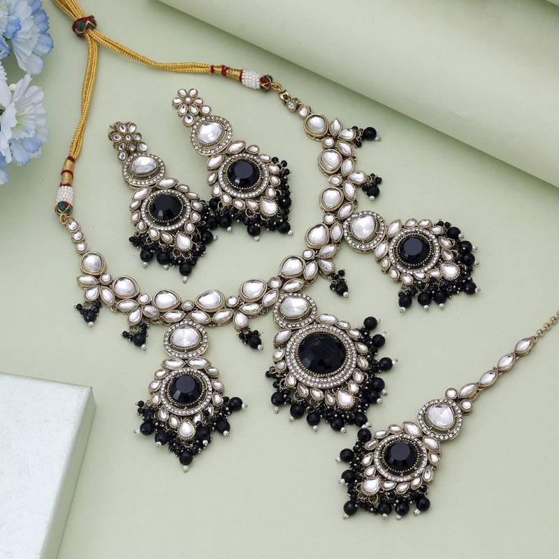 Black color kundan necklace set