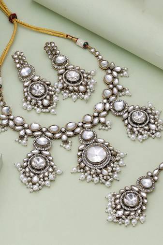 White color kundan necklace set
