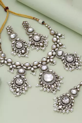 White color kundan necklace set
