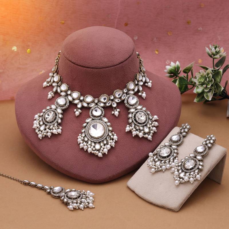 White color kundan necklace set