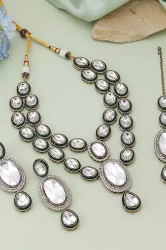 White color kundan necklace set