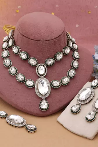 White color kundan necklace set