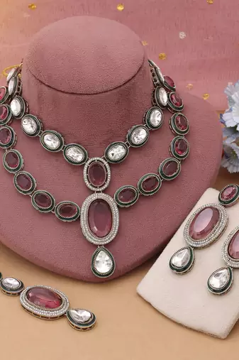 Magenta color kundan necklace set