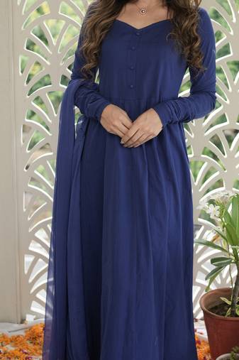 Its solid navy blue anarkali kurta with dupatta