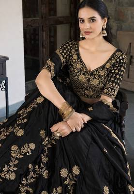 Black Embroidered Treditional Lahenga Choli With Blouse 3