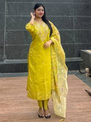 Green women kurta pant dupatta set 2