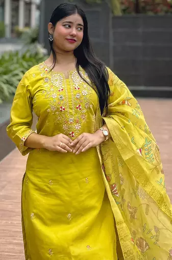Green women kurta pant dupatta set