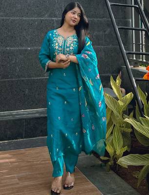 Green women kurta pant dupatta set 3