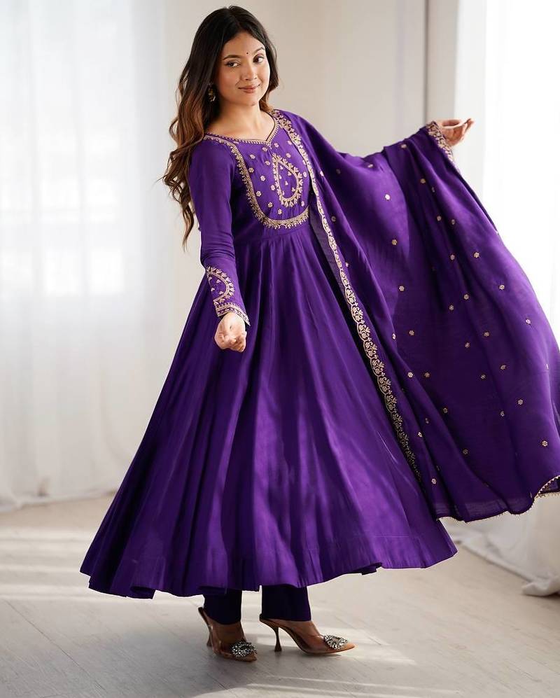 Heavy pure roman chanderi silk  fully pair anarkali ,pant with dupatta