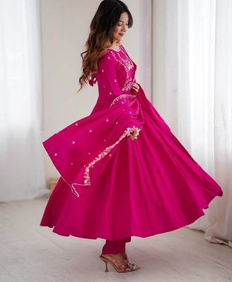 Heavy pure roman chanderi silk  fully pair anarkali ,pant with dupatta 2