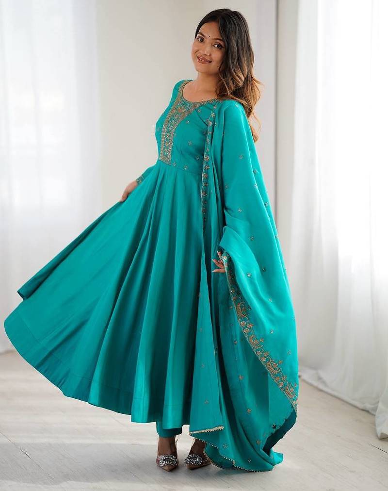 Heavy pure roman chanderi silk  fully pair anarkali ,pant with dupatta