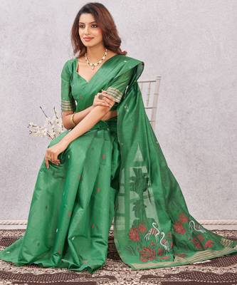 gajri lillen jacuard work designer party wear saree with unstitched blouse piece 4