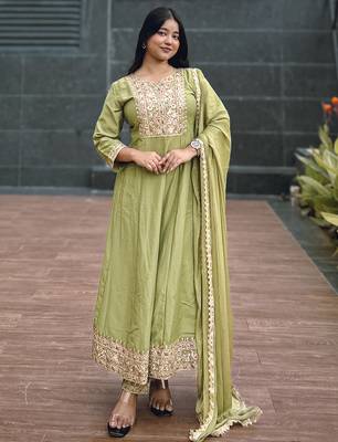Pista women kurta pant dupatta set 1