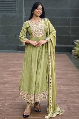 Pista women kurta pant dupatta set