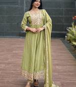 Pista women kurta pant dupatta set