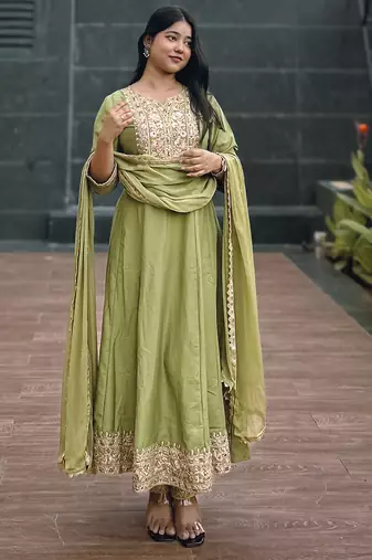 Pista women kurta pant dupatta set