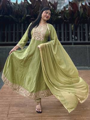 Pista women kurta pant dupatta set 3
