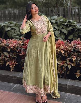Pista women kurta pant dupatta set 4