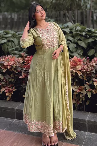Pista women kurta pant dupatta set