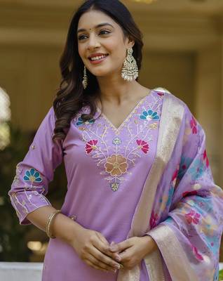 Lavender women kurta pant dupatta set 3