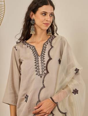 Grey women kurta pant dupatta set 3