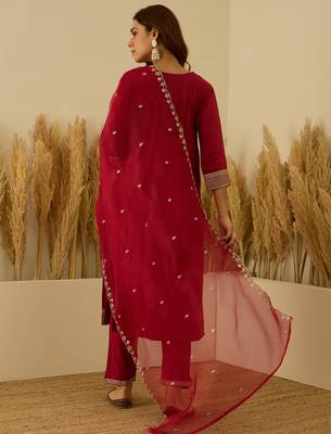 Red women kurta pant dupatta set 2