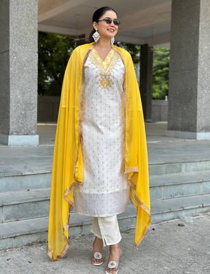 White women kurta pant dupatta set 1