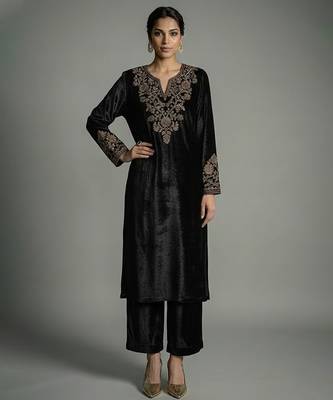 Black embroidered velvet kurta set 1