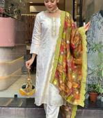 Off white jacquard butti sttiched straight suit