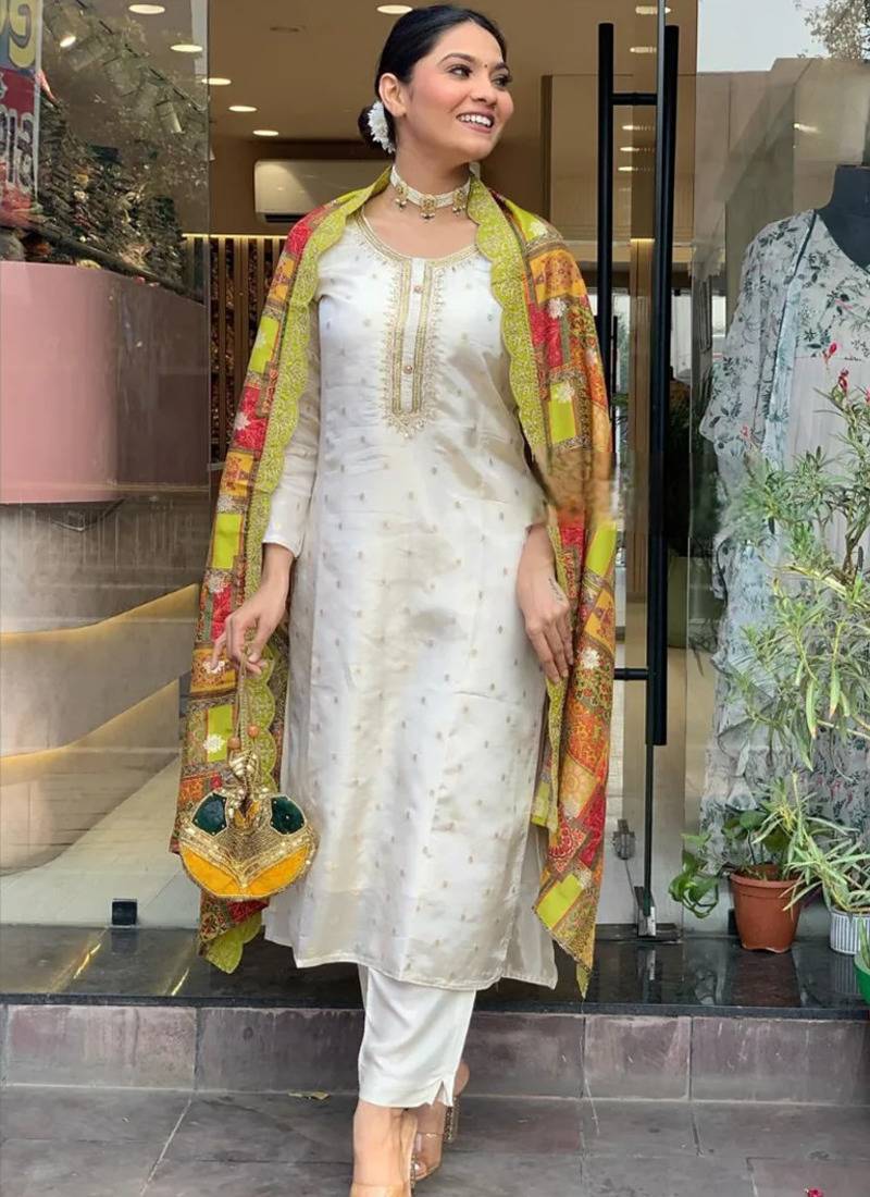 Off white jacquard butti sttiched straight suit