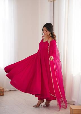 Women ranipink ethnic anarkali kurta set for festive & wedding wear 3