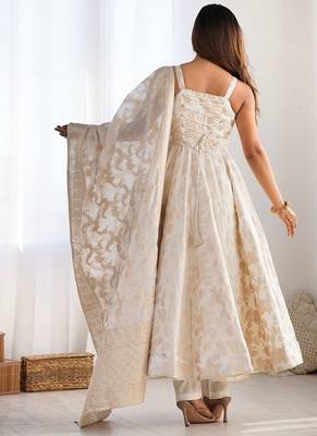 Off-white & gold jecqaurd banarasi anarkali kurta set with dupatta 2