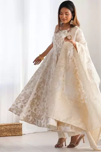 Off-white & gold jecqaurd banarasi anarkali kurta set with dupatta