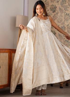 Off-white & gold jecqaurd banarasi anarkali kurta set with dupatta 4