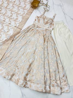 Off-white & gold jecqaurd banarasi anarkali kurta set with dupatta 5