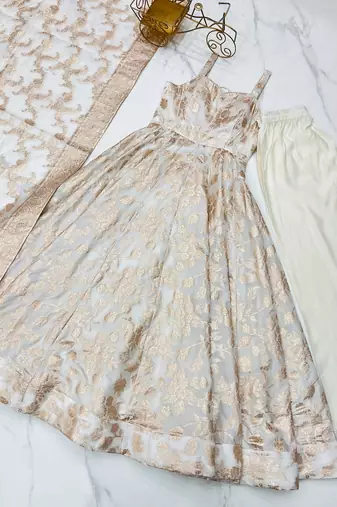 Off-white & gold jecqaurd banarasi anarkali kurta set with dupatta