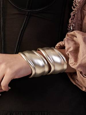 Lunar curve hand cuff 2