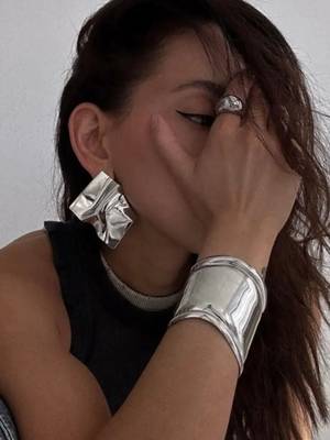 Lunar curve hand cuff 4