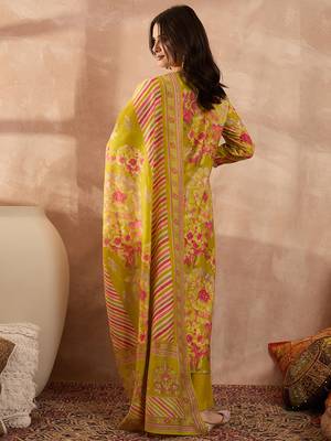 Women yellow polyester floral printed straight kurta trousers with dupatta 4