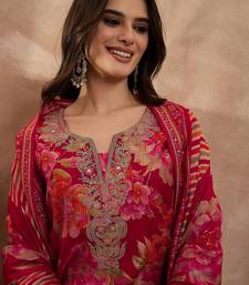 Women pink polyester floral printed straight kurta trousers with dupatta