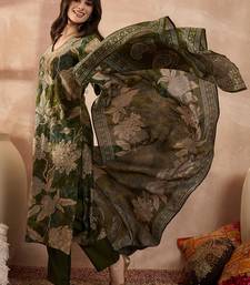 Women green polyester floral printed straight kurta trousers with dupatta