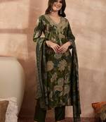 Women green polyester floral printed straight kurta trousers with dupatta