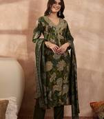 Women green polyester floral printed straight kurta trousers with dupatta