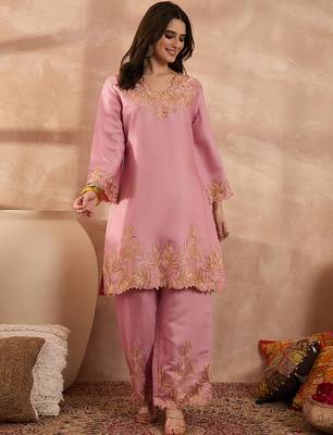 Women pink silk blend embroidered scalloped coord sets 3