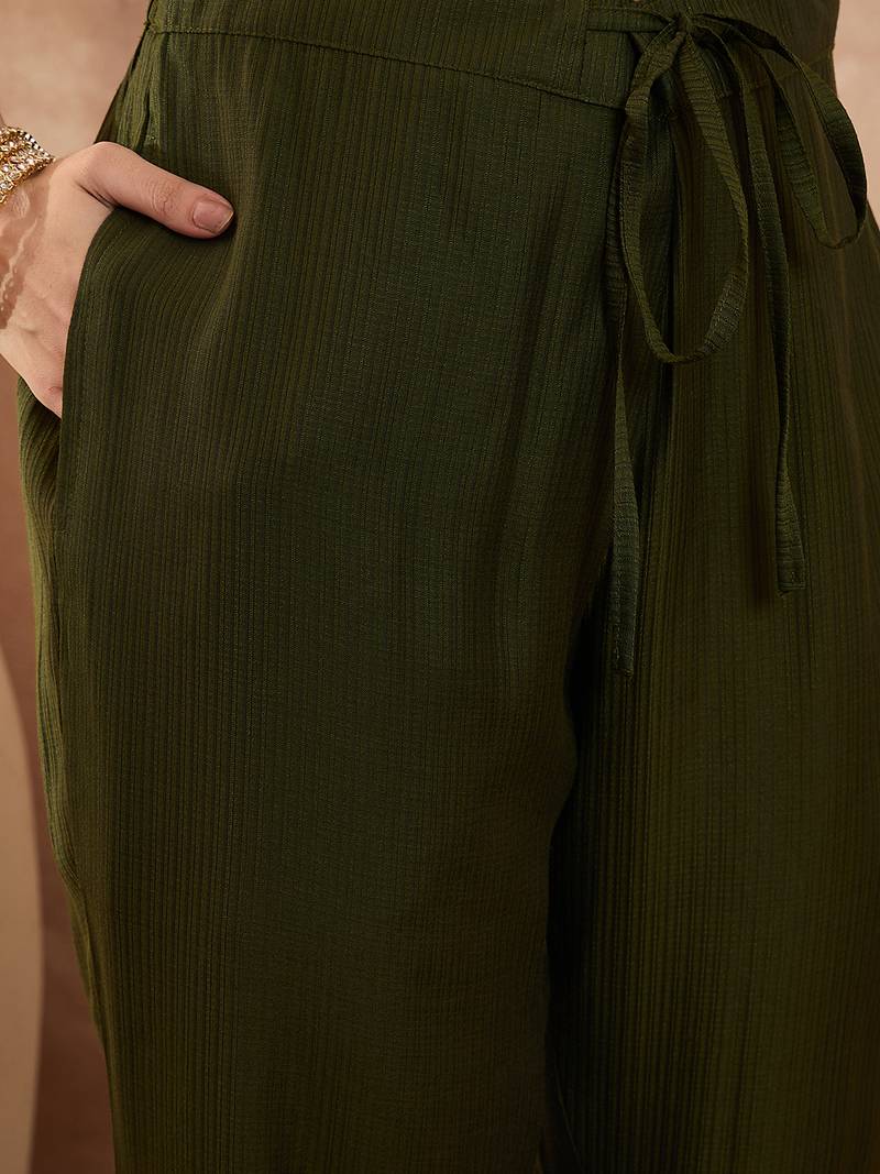 Women green polyester floral printed straight kurta trousers with dupatta