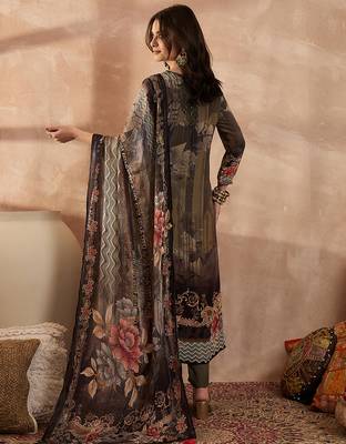 Women off white pure silk solid printed straight kurta trousers with dupatta 4
