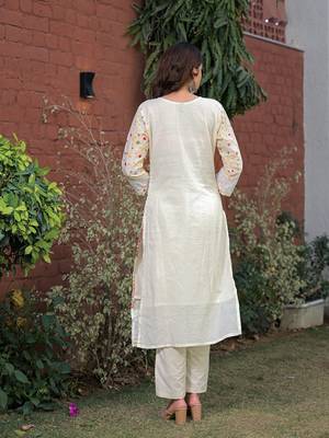 Women cream pure cotton ethnic motifs printed straight kurta trousers with dupatta 4
