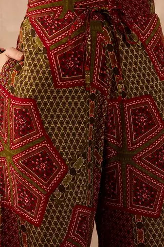 Women red viscose rayon printed straight coord sets