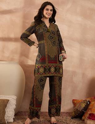 Women green viscose rayon printed straight coord sets 3
